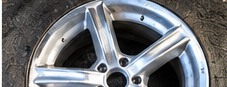 Miniatura AI numer 14: Aluminiowy podest serwisowy — diagnostyka spoin przy stopie podporowej
